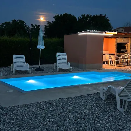 Dora House With Wifi And Outdoor Swimming Pool Сasa de vacaciones *