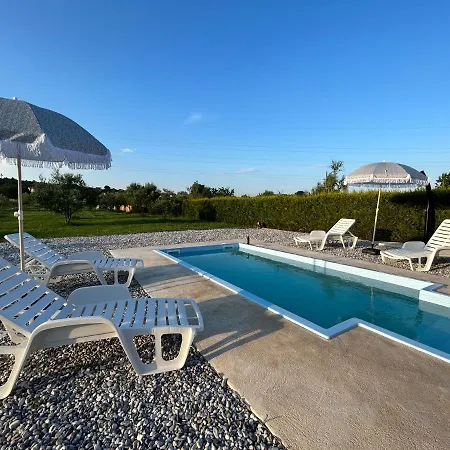 Hébergement de vacances Dora House With Wifi And Outdoor Swimming Pool *