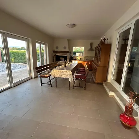 Dora House With Wifi And Outdoor Swimming Pool Сasa de vacaciones