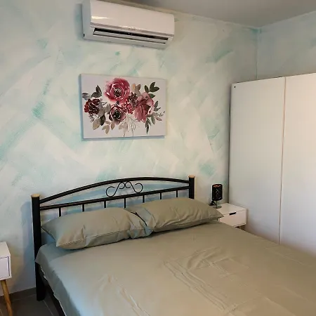 Dora House With Wifi And Outdoor Swimming Pool Pula