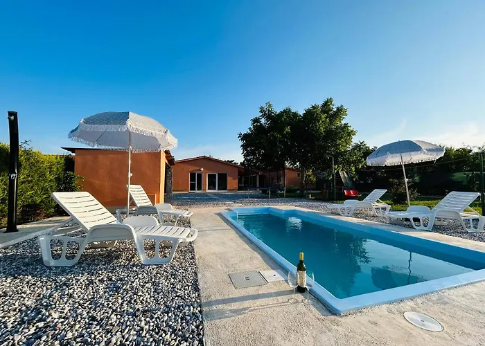 Dora House With Wifi And Outdoor Swimming Pool