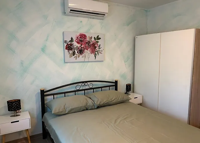 Dora House With Wifi And Outdoor Swimming Pool Pola