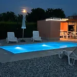 Dora House With Wifi And Outdoor Swimming Pool Vikendica *