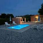 Dora House With Wifi And Outdoor Swimming Pool Vikendica *