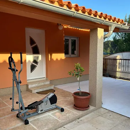 Dora House With Wifi And Outdoor Swimming Pool Vikendica *