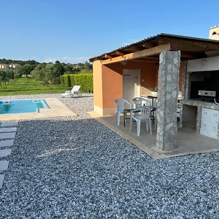 Dora House With Wifi And Outdoor Swimming Pool Vikendica *