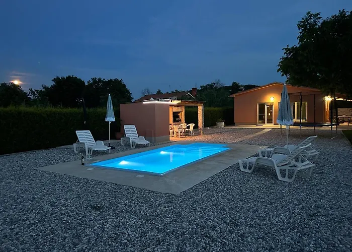 Dora House With Wifi And Outdoor Swimming Pool Vikendica *