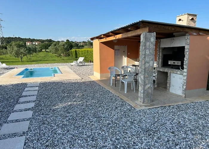 Dora House With Wifi And Outdoor Swimming Pool Vikendica *