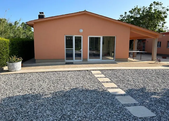 펜션 Dora House With Wifi And Outdoor Swimming Pool 풀라