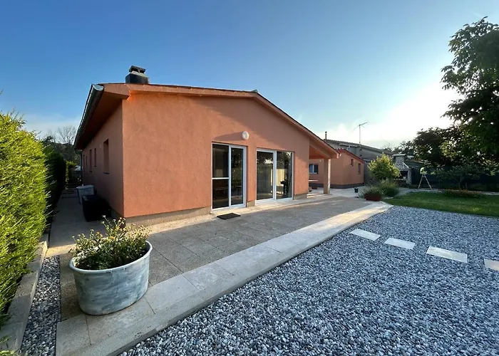 Dora House With Wifi And Outdoor Swimming Pool Vikendica