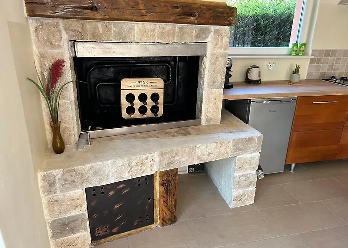 Vikendica Dora House With Wifi And Outdoor Swimming Pool