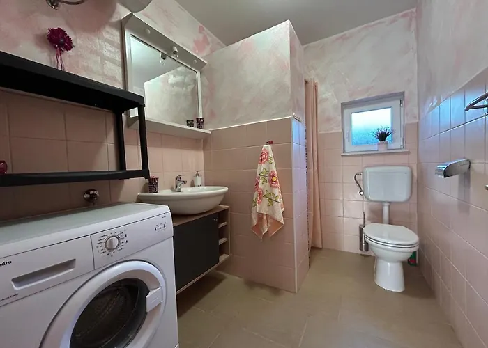펜션 Dora House With Wifi And Outdoor Swimming Pool 풀라