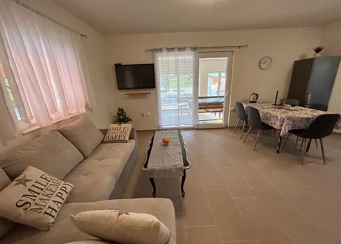 Dora House With Wifi And Outdoor Swimming Pool Vikendica