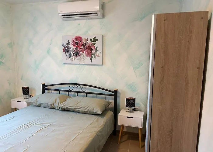 Dora House With Wifi And Outdoor Swimming Pool Vikendica Pula