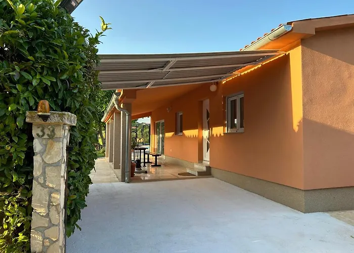 Vikendica Dora House With Wifi And Outdoor Swimming Pool *