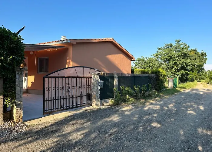 Vikendica Dora House With Wifi And Outdoor Swimming Pool