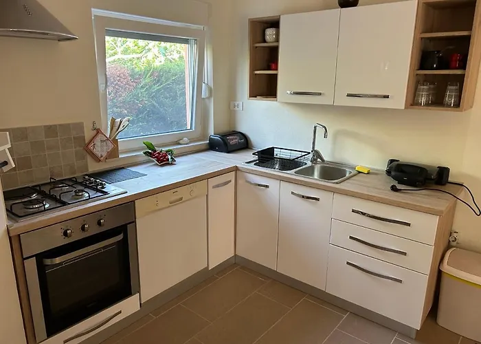 Dora House With Wifi And Outdoor Swimming Pool 풀라