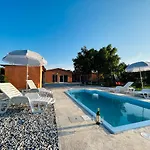 Dora House With Wifi And Outdoor Swimming Pool