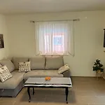 Dora House With Wifi And Outdoor Swimming Pool Holiday home *