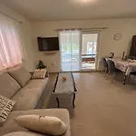 Dora House With Wifi And Outdoor Swimming Pool Holiday home