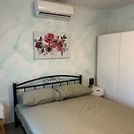 Dora House With Wifi And Outdoor Swimming Pool Pula