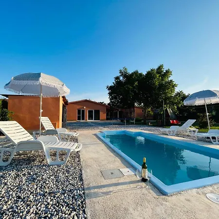 Dora House With Wifi And Outdoor Swimming Pool