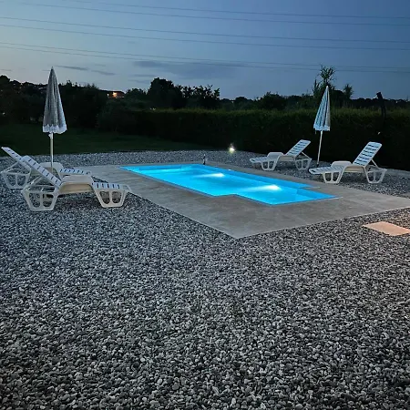 펜션 Dora House With Wifi And Outdoor Swimming Pool 풀라
