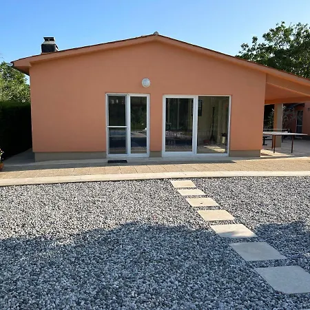 Prázdninový dům Dora House With Wifi And Outdoor Swimming Pool Pula