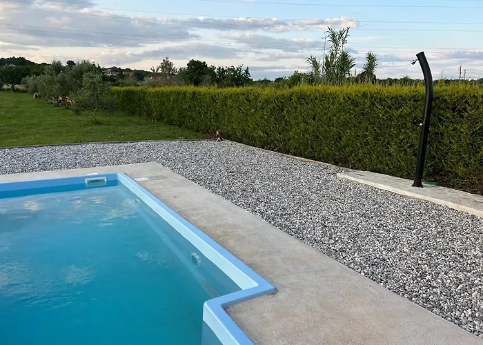 Prázdninový dům Dora House With Wifi And Outdoor Swimming Pool *